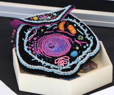small purse will beaded cell design